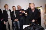 Amsterdam 30 november 2012
Presentatie  schoenenlijn Gordon by mascolori. LA The voices nemen de eerste schoenen in ontvangst uit handen van Raymond Landegent.
Peter Smulders bv