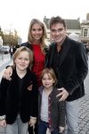 Den Bosch 25 november 2012
Premiere Annie in theater de parade. Jeroen v d Boom met vrouw Dani en zoons
Peter Smulders bv