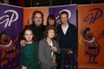 Hilversum, 6 December 2012
De Gouden Pepernoot uitreiking in het Gooiland theater
Marco Borsato met gezin
Foto Peter Smulders BV
