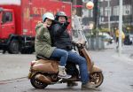 Amsterdam 3 december 2012
Menno Kohler met vriendin en hond op vespa scooter in de sneeuw.
Peter Smulders bv