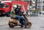 Amsterdam 3 december 2012
Menno Kohler met vriendin en hond op vespa scooter in de sneeuw.
Peter Smulders bv