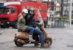 Amsterdam 3 december 2012
Menno Kohler met vriendin en hond op vespa scooter in de sneeuw.
Peter Smulders bv