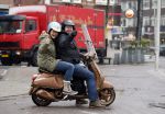 Amsterdam 3 december 2012
Menno Kohler met vriendin en hond op vespa scooter in de sneeuw.
Peter Smulders bv