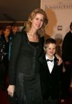 Rotterdam 18 december 2012
Premiere het Bombardement in het nieuwe Luxor. Mona Keijzer met zoon
Peter Smulders bv