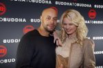Amsterdam 23 november 2012
Opening nieuwe Buddha to Buddha pand in Amsterdam. Monique Sluyter met vriend
Peter Smulders bv