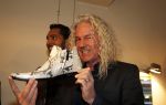 Amsterdam 30 november 2012
Presentatie  schoenenlijn Gordon by mascolori. LA The voices nemen de eerste schoenen in ontvangst uit handen van Raymond Landegent. Peter William Strykes
Peter Smulders bv