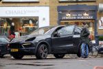 Amsterdam 23 november 2012
Porsche Cayenne zonder koplampen.
Peter Smulders bv