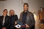 Amsterdam 30 november 2012
Presentatie  schoenenlijn Gordon by mascolori. LA The voices nemen de eerste schoenen in ontvangst uit handen van Raymond Landegent. Richy Brown
Peter Smulders bv