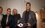Amsterdam 30 november 2012
Presentatie  schoenenlijn Gordon by mascolori. LA The voices nemen de eerste schoenen in ontvangst uit handen van Raymond Landegent. Richy Brown
Peter Smulders bv