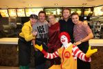 Amsterdam Zuid-Oost, 11 December 2012
Hamburgers bakken met Gerard Joling, Robert ten Brink, Ajouad El-Miloudi en
Bobbie ( Van Ernst en de rest) voor het goede doel, de Ronald McDonald Stichting Debbie de Wagenaar, Interim Manager Communications, Public Affairs bij McDonald's Nederland
Foto Peter Smulders BV