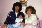 Eindhoven, 10 December 1985
Een dag na de geboorte van hun dochter Felicity Dil, Ruud Gullit met zijn eerste vrouw Yvonne de Vries (Yvonne Gullit)
Foto Peter Smulders BV