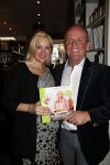 Hoorn 14 december 2012
Presentatie nieuwe boeken van Sonja Bakker waarvan 1 in samenwerking met LIDL.
Haar vriend Jan Reus presenteert het geheel en poseert samen met zijn zwangere vriendin.
Peter Smulders bv