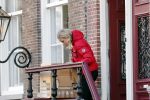 Amsterdam 9 december 2012
Tess Milne aan het verhuizen naar haar nieuwe huis aan de amsterdamse grachten.
Peter Smulders bv