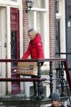 Amsterdam 9 december 2012
Tess Milne aan het verhuizen naar haar nieuwe huis aan de amsterdamse grachten.
Peter Smulders bv
