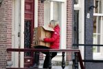 Amsterdam 9 december 2012
Tess Milne aan het verhuizen naar haar nieuwe huis aan de amsterdamse grachten.
Peter Smulders bv