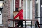 Amsterdam 9 december 2012
Tess Milne aan het verhuizen naar haar nieuwe huis aan de amsterdamse grachten.
Peter Smulders bv