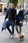 Amsterdam 30 november 2013
John Ewbank en Kelly Weekers met hun hondje op de pc hooftstraat