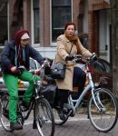 Amsterdam 26 november 2013
Loes Luca met ... op de fiets in Amsterdam zuid