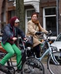 Amsterdam 26 november 2013
Loes Luca met ... op de fiets in Amsterdam zuid
