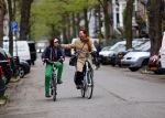 Amsterdam 26 november 2013
Loes Luca met ... op de fiets in Amsterdam zuid