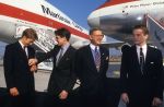 1996 Doop en nieuwe namen voor de boeings van Martin Air met kinderen van Pieter v Vollenhoven, Prins Maurits Prins Pieter Christiaan, Prins Floris en Prins Bernhard Jr. en Martin Schroder