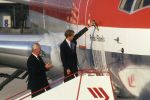 1996 Doop en nieuwe namen voor de boeings van Martin Air met kinderen van Pieter v Vollenhoven, Prins Maurits Prins Pieter Christiaan, Prins Floris en Prins Bernhard Jr. en Martin Schroder