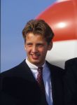 1996 Doop en nieuwe namen voor de boeings van Martin Air met kinderen van Pieter v Vollenhoven, Prins Maurits Prins Pieter Christiaan, Prins Floris en Prins Bernhard Jr. en Martin Schroder