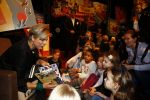 Amsterdam 12 november 2013
Presentatie Sinterklaasboeken van douwe egberts met Winston Gerschtanowitz Ivo Niehe Prinses Laurentien en Najib Amhali in de bibliotheek van Amsterdam.