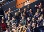 Amsterdam 19 november 2013
Rafael v d Vaart krijgt een doodschop in de wedstrijd tussen Nederland en Columbia in de arena.
Daarna gaat hij met Sabia op krukken met taxi naar het ziekenhuis.
