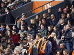 Amsterdam 19 november 2013
Rafael v d Vaart krijgt een doodschop in de wedstrijd tussen Nederland en Columbia in de arena.
Daarna gaat hij met Sabia op krukken met taxi naar het ziekenhuis.