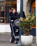Amsterdam 22 november 2013
Suze mens achter de kinderwagen met ddarin zoon van dochter Suze.