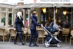 Amsterdam 22 november 2013
Suze mens achter de kinderwagen met ddarin zoon van dochter Suze.
