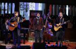 Volendam 13 november 2014
Presentatie nieuwe kerst cd van de 3j's met Jan Dulles Jaap kwakman en Jan de Witte. Glennis Grace reikt het eerste exemplaar uit.