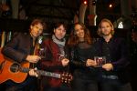 Volendam 13 november 2014
Presentatie nieuwe kerst cd van de 3j's met Jan Dulles Jaap kwakman en Jan de Witte. Glennis Grace reikt het eerste exemplaar uit.