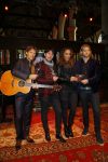 Volendam 13 november 2014
Presentatie nieuwe kerst cd van de 3j's met Jan Dulles Jaap kwakman en Jan de Witte. Glennis Grace reikt het eerste exemplaar uit.