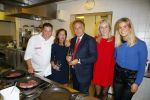 Vaassen 9 november 2014
Presentatie nieuwe produktlijn Aad Ouborg Bourgini genaamd. De presentatie is in restaurant de Leest van Jacob Jan Boerma. Aad Nikki en Mariet van Mill