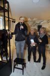 Amsterdam 20 november 2014
Opening winkel 10 days in de cornelis schuytstraat. Anouk Smulders opent de winkel en de oprichters van 10 days Barbara Hilbrink en Myon Veenendaal zij natuurlijk aanwezig. Ook Suus Zeelenberg neemt het woord