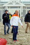 Noordwijk 14 november 2014
Arjen Robben neemt het eerste stripboek over zijn voetbal carriere in ontvangst in hotel Huis ter Duin en aansluitend geeft hij een voetbal clinic op het strand.