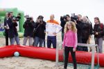 Noordwijk 14 november 2014
Arjen Robben neemt het eerste stripboek over zijn voetbal carriere in ontvangst in hotel Huis ter Duin en aansluitend geeft hij een voetbal clinic op het strand.