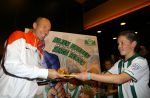 Noordwijk 14 november 2014
Arjen Robben neemt het eerste stripboek over zijn voetbal carriere in ontvangst in hotel Huis ter Duin en aansluitend geeft hij een voetbal clinic op het strand.