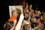 Noordwijk 14 november 2014
Arjen Robben neemt het eerste stripboek over zijn voetbal carriere in ontvangst in hotel Huis ter Duin en aansluitend geeft hij een voetbal clinic op het strand.