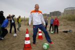 Noordwijk 14 november 2014
Arjen Robben neemt het eerste stripboek over zijn voetbal carriere in ontvangst in hotel Huis ter Duin en aansluitend geeft hij een voetbal clinic op het strand.