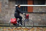 Amsterdam 7 november 2014
Astrid Joosten doet op de fiets boodschappen in Amsterdam zuid