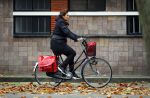 Amsterdam 7 november 2014
Astrid Joosten doet op de fiets boodschappen in Amsterdam zuid
