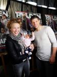 Ridderkerk 10 november 2014
Presentatie Helden met oa Klaasjan Huntelaar met vrouw en kinderen bij v d Valk. Daphne Koster met baby
