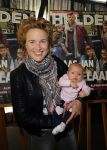 Ridderkerk 10 november 2014
Presentatie Helden met oa Klaasjan Huntelaar met vrouw en kinderen bij v d Valk. Daphne Koster met baby