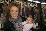 Ridderkerk 10 november 2014
Presentatie Helden met oa Klaasjan Huntelaar met vrouw en kinderen bij v d Valk. Daphne Koster met baby