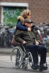 Amsterdam 20 november 2014
Ed v Tijn in rolstoel met zijn vrouw Odette