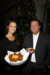 Amsterdam 11 december 2014
Luxery fair vip avond in de RAI. edwin Breius met bitterballen meisje