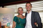 Hoorn 18 december 2014
Presentatie boek Sonja Bakker in de schouwburg van Hoorn.
Jan Reus en hun zoon Bram zijn ook aanwezig. Erik Hogenboom van Lidl